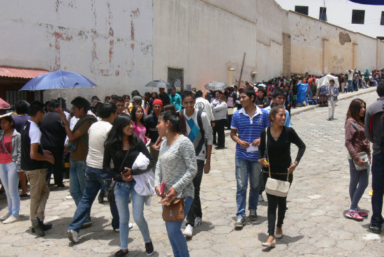 CUMPLIMIENTO. Los postulantes al segundo examen de ingreso a la Universidad San Francisco Xavier tuvieron dos das para inscribirse.