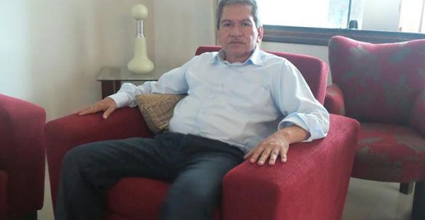 RETORNO. El ex juez, a su llegada a Bolivia, brind� una conferencia de prensa en Santa Cruz.