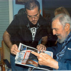 REUNIN. El encuentro del ex presidente cubano Fidel Castro con un joven lder universitario.