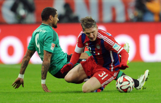 El Bayern Munich empat en casa frente al Schalke 04.