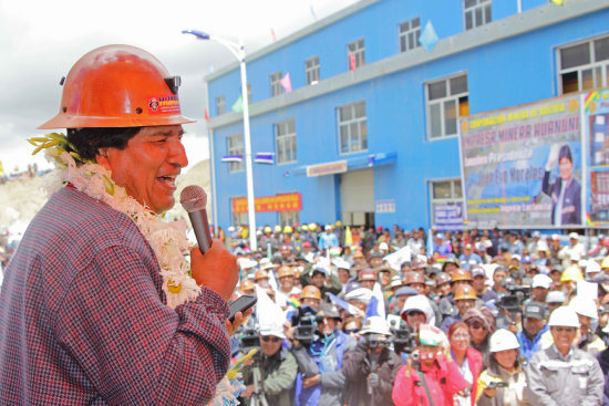 ACTO. El Presidente en la inauguracin del nuevo ingenio Lucianita en el municipio de Huanuni.