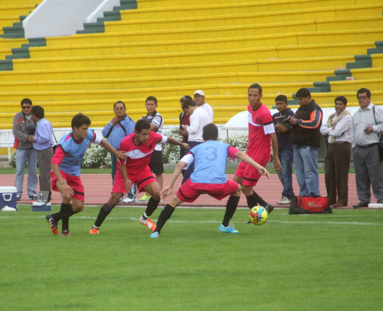 El plantel capitalino realiz una prctica futbolstica con varios goles en ambos arcos.