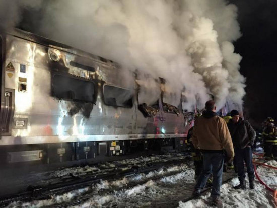 TRAGEDIA. Un jeep fue arrollado por un tren la noche del martes.