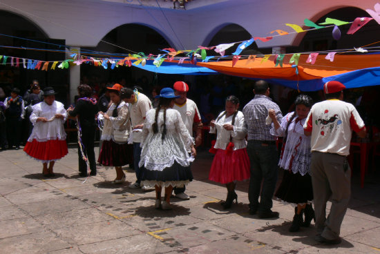 ALEGRA. La celebracin de Compadres ayer, en el Mercado Central.