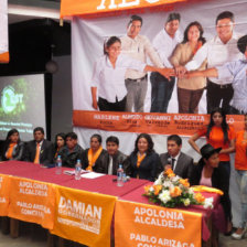 PRESENTACIN. Los candidatos y militantes de CST, durante la exposicin del programa de gobierno de la fuerza poltica.