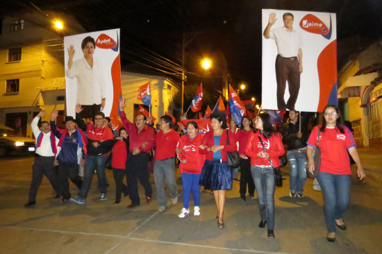 MARCHA. La movilizacin de los militantes y seguidores de los candidatos del FRI, anoche.