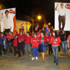 MARCHA. La movilizacin de los militantes y seguidores de los candidatos del FRI, anoche.