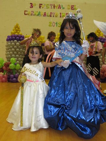 CORONACIN. Mayte Vacaflores y Katerine Caldern son las reinas del Carnaval Infantil.