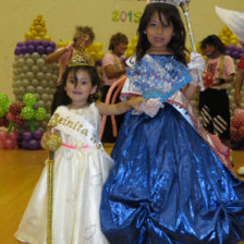 CORONACIN. Mayte Vacaflores y Katerine Caldern son las reinas del Carnaval Infantil.