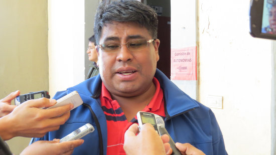 LEGISLADOR. El presidente de la Comisin de Autonoma de la Asamblea, Porfidio Llanqui.