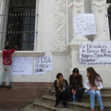 PROTESTA. Los huelguistas estn en el edificio central de la Universidad.