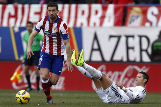 Un esplndido Atltico venci ayer, en el Vicente Caldern, a un deslucido Real Madrid.