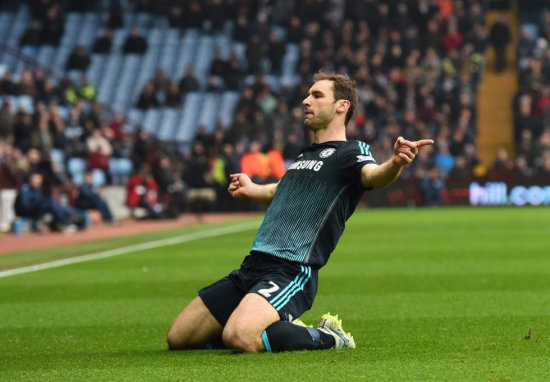 El serbio Branislav Ivanovic le dio el triunfo al Chelsea.