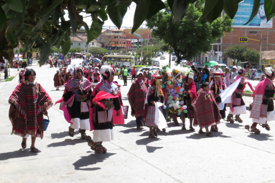 FIESTA. La presentacin del tradicional Pujllay de Tarabuco fue uno de los atractivos de la III versin del Carnaval Autctono.