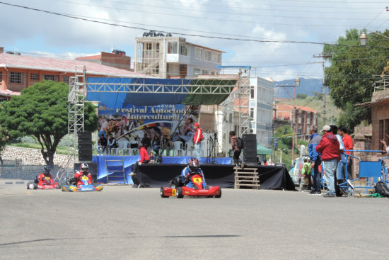 La carrera de karting en la ex estacin choc con una actividad de Carnaval.