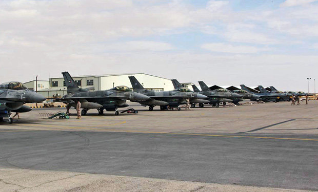 AVIONES. Cazas de Jordania listos para atacar.