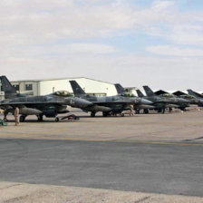 AVIONES. Cazas de Jordania listos para atacar.