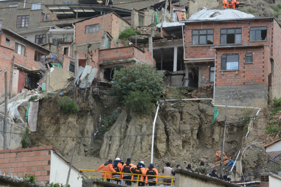 DESASTRE. Ocho viviendas de la zona sur de La Paz se desplomaron y buscan construir nuevas viviendas para las familias .