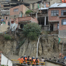 DESASTRE. Ocho viviendas de la zona sur de La Paz se desplomaron y buscan construir nuevas viviendas para las familias .