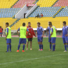 El equipo de Julio Csar Baldivieso trabaj en Cochabamba desde el pasado domingo; abajo, los rojos del Valle.