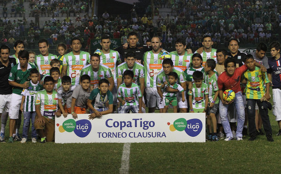 Oriente Petrolero empat dos veces en su estadio.