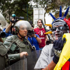 RECLAMOS. Cientos de personas salieron a las calles ayer para pedir justicia por los muertos en las protestas de hace un ao.