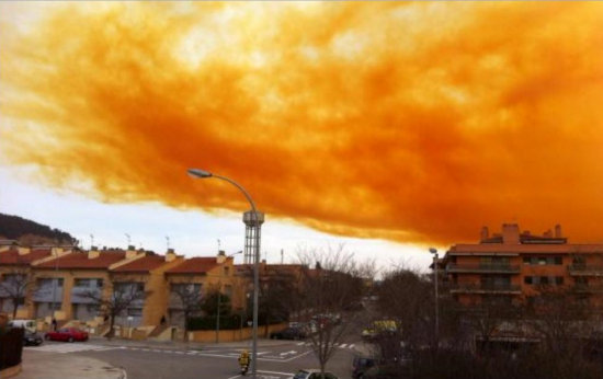 ALERTA. Una nube cida cubri algunas ciudades de Espaa.