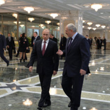 ACUERDO. El presidente bielorruso, Alexnder Lukashenko (der.) con el presidente de Rusia, Vladmir Putin (izq.).