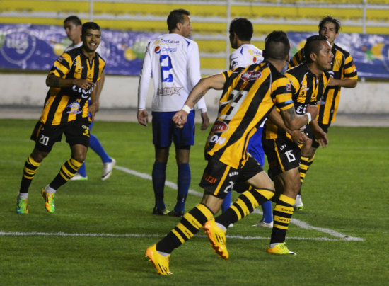 La nica celebracin de la noche en el estadio Hernando Siles.