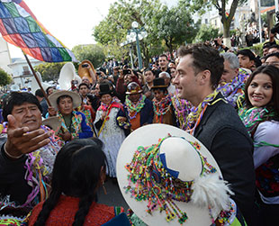 La fiesta se desborda en Sucre y Bolivia