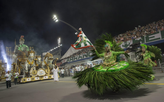 ESCENARIO. Con una capacidad para 33.000 personas, el Sambdromo recibe a las escuelas de Samba en el evento principal del Carnaval de Ro.