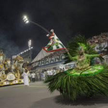 ESCENARIO. Con una capacidad para 33.000 personas, el Sambdromo recibe a las escuelas de Samba en el evento principal del Carnaval de Ro.