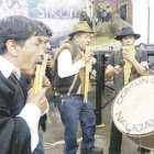 CULTURA POPULAR. La tropa de la Comunidad Nayjama interpretando sikuris en Surapata.