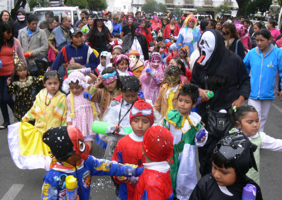 CARNAVAL. El jurado calificador premiar a los mejores disfraces y el baile de los participantes tanto del Corso Infantil como del Carnaval Grande.