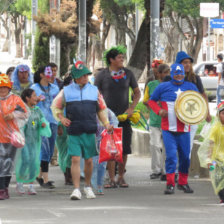 DESENFRENO. Durante los das del Carnaval, las comparsas salieron a las calles para bailar al ritmo de las bandas.