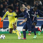 Un pasaje del partido jugado ayer entre Pars Saint Germain y Chelsea, disputado en Francia.