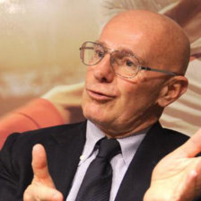 El ex entrenador Arrigo Sacchi verti comentarios racistas en Italia.