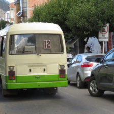 INCUMPLIMIENTO. La mayora de los microbuses lleva el escape en la parte inferior.