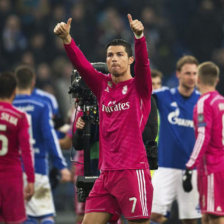 El delantero portugus Cristiano Ronaldo (c) abri el camino del triunfo para el Real Madrid en Alemania.