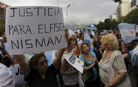 MARCHA. Miles de personas participaron ayer de la marcha del silencio pidiendo justicia.