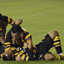 Hubo siete celebraciones durante todo el partido, pero pudo ms la garra del Tigre que batall hasta el final.