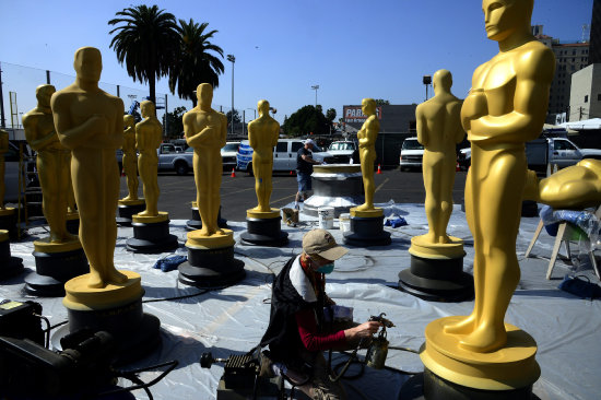 PREPARATIVOS. Los ltimos detalles para la gala de los Oscar en el teatro Dolby de Hollywood.