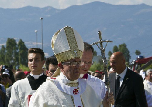 PONTFICE. El papa Francisco durante su visita a Cassano all'Jonio, en Calabria.