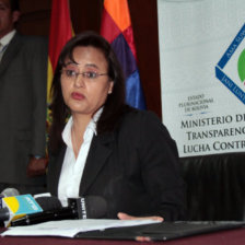 TRANSPARENCIA. La ministra Lenny Valdivia, ayer, durante la conferencia de prensa.