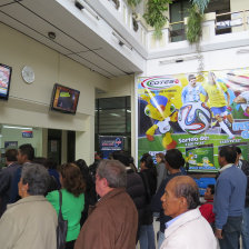 CLIENTES. Muchos usuarios de la cooperativa son seguidores de las transmisiones deportivas.