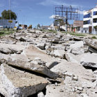 RECONSTRUCCIN. El retiro comenz en el ingreso al aeropuerto Juana Azurduy de Padilla.