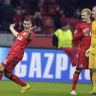 Calhanoglu (i) anot el gol del Bayer Leverkusen sobre el Atltico.