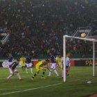 El delantero Martn Palavicini (c) no pudo concretar el gol al filo del primer tiempo, tras un centro de Alejandro Bejarano desde el sector izquierdo.