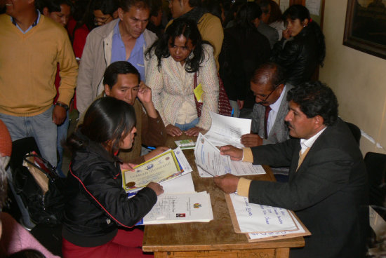 COMPULSAS. Maestros podrn optar por 31 cargos en Sucre.